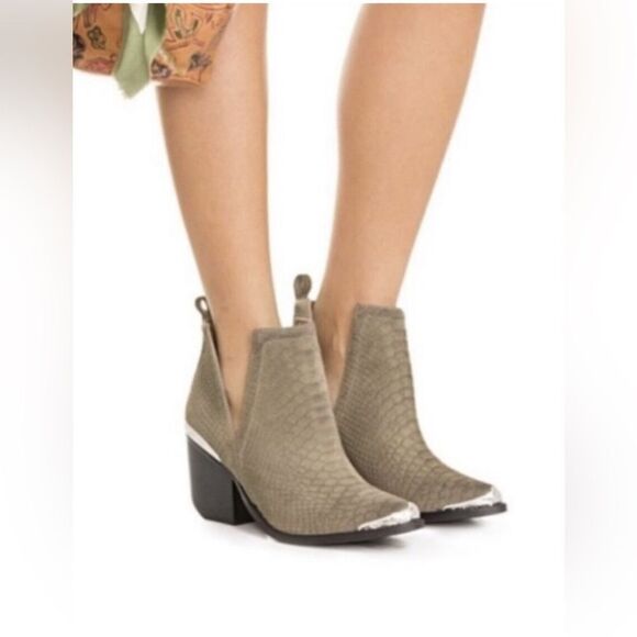 Jeffrey Campbell Cromwell pointed toe Ankle Bootie suede snake embossed 10 - Picture 1 of 16